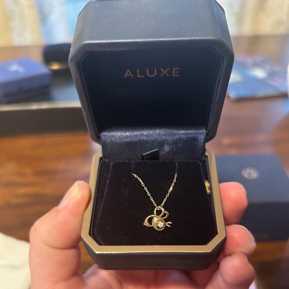 Brand New Aluxe 10k Gold and Diamond Honey Bee Necklace - Picture 2 of 5